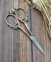 Load image into Gallery viewer, Bronze Scissors